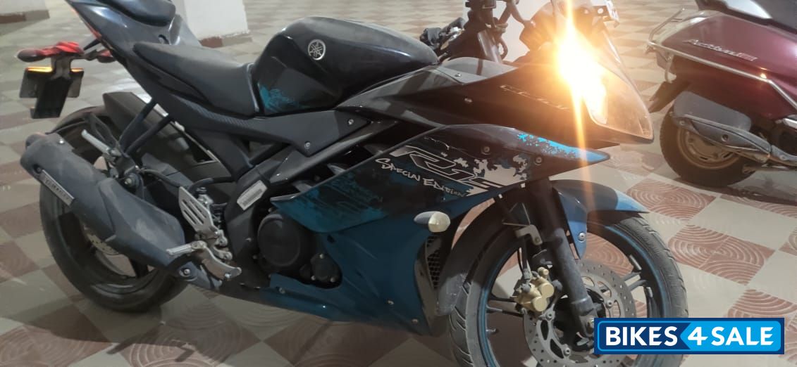 Blue Yamaha YZF R15 V2