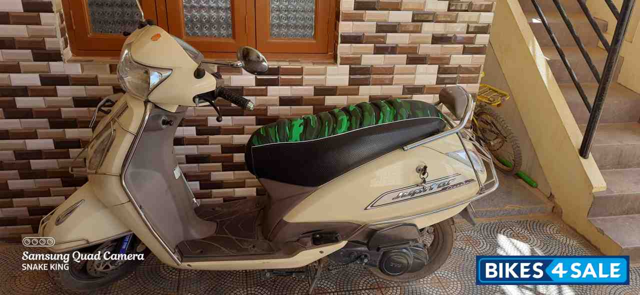 Cream TVS Jupiter Classic