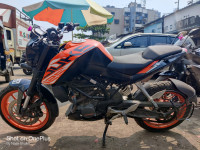 White Orange KTM Duke 125