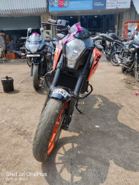 White Orange KTM Duke 125