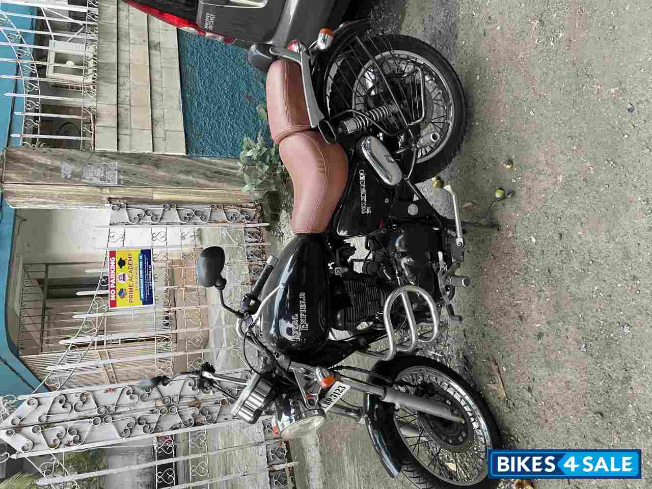 Black Royal Enfield Thunderbird TwinSpark 350