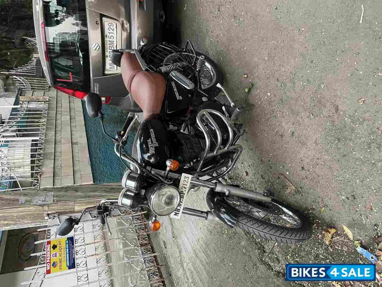 Black Royal Enfield Thunderbird TwinSpark 350