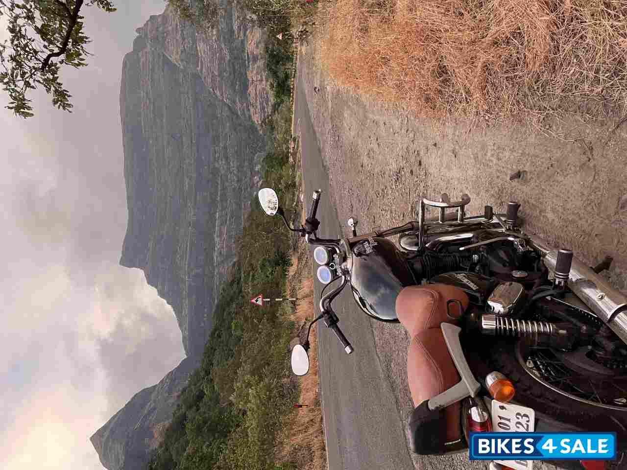 Black Royal Enfield Thunderbird TwinSpark 350