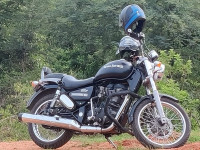 Black Royal Enfield Thunderbird 350
