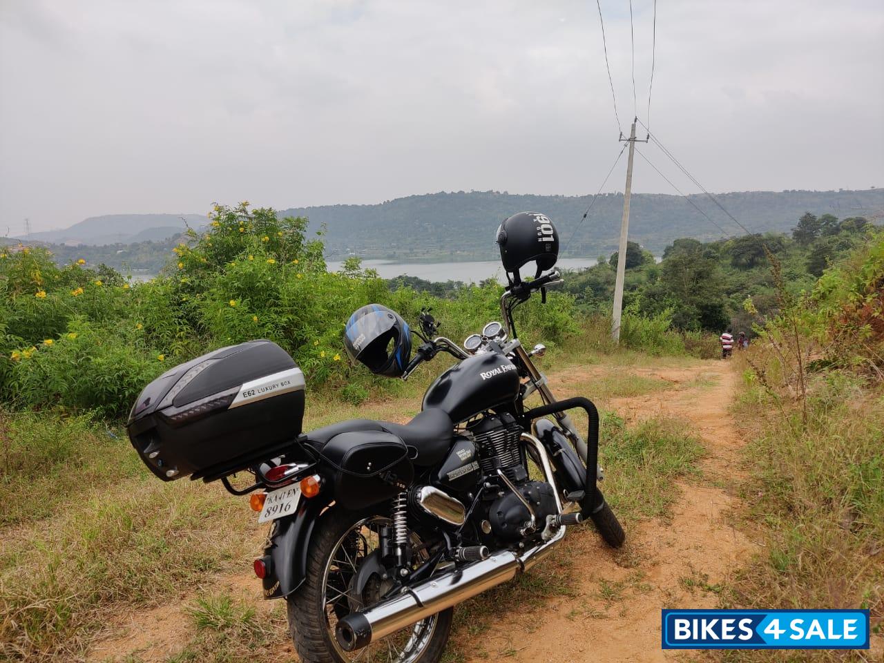 Black Royal Enfield Thunderbird 350
