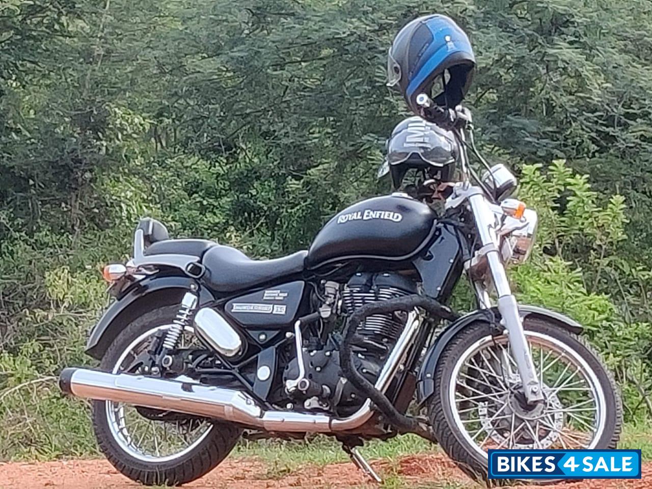 Black Royal Enfield Thunderbird 350