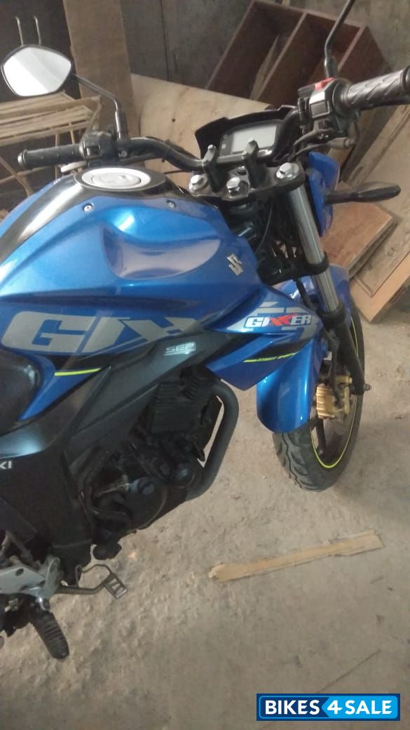 Blue Suzuki Gixxer 150