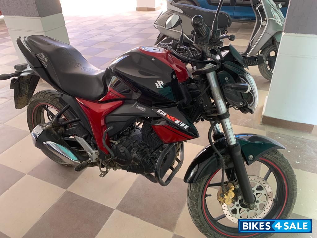 Black And Red Suzuki Gixxer 150