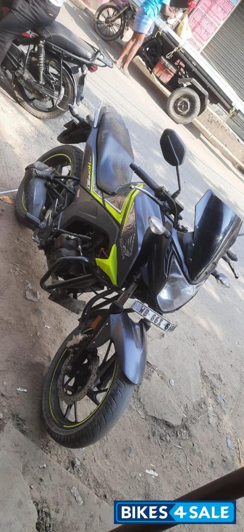 Honda CB Hornet 160R