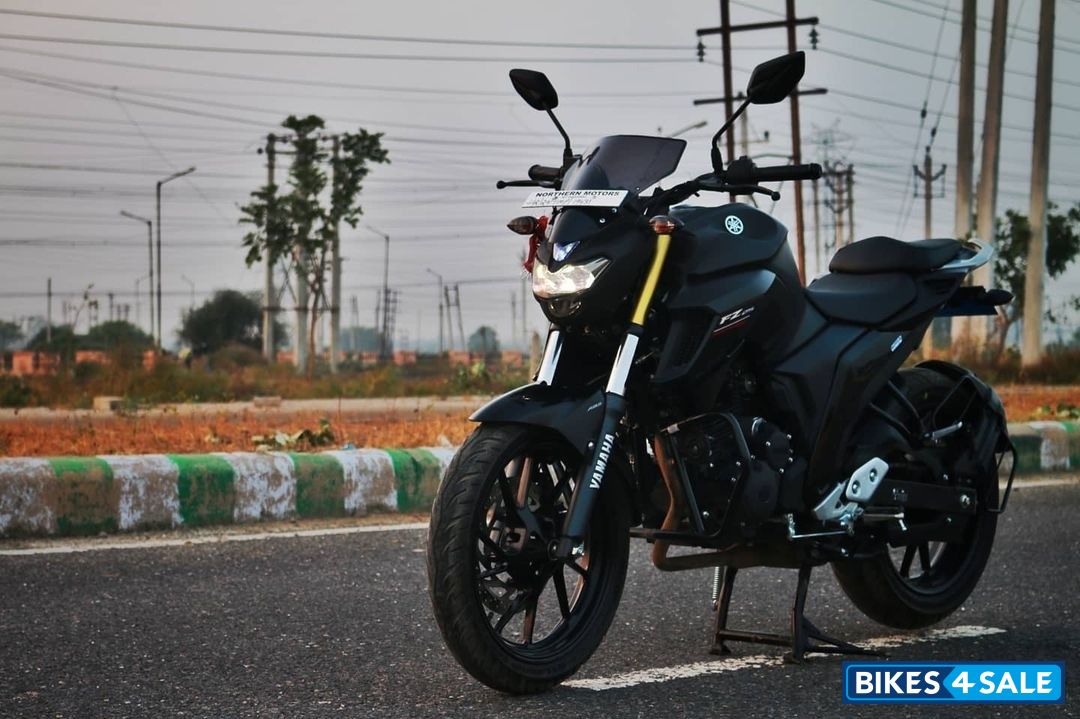 Matt Black Yamaha FZ25