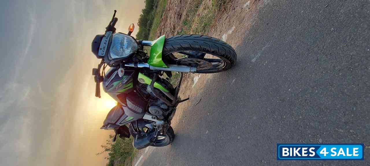 Green & Black Yamaha FZ16