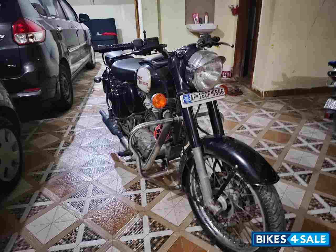 Black Royal Enfield Classic 350 Black Royal Enfield Classic 350
