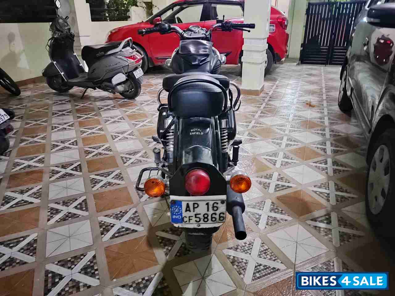 Black Royal Enfield Classic 350 Black Royal Enfield Classic 350