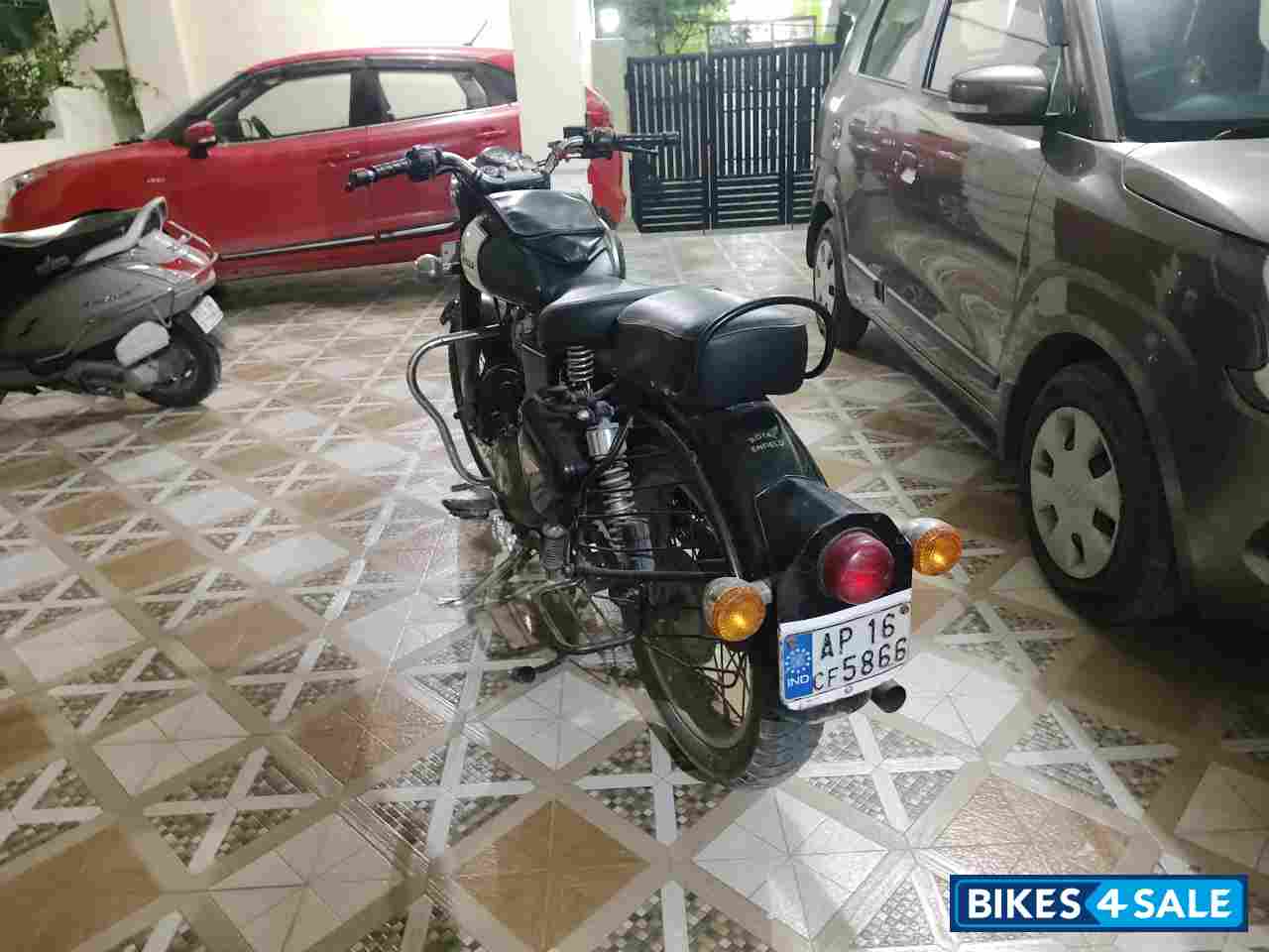 Black Royal Enfield Classic 350 Black Royal Enfield Classic 350