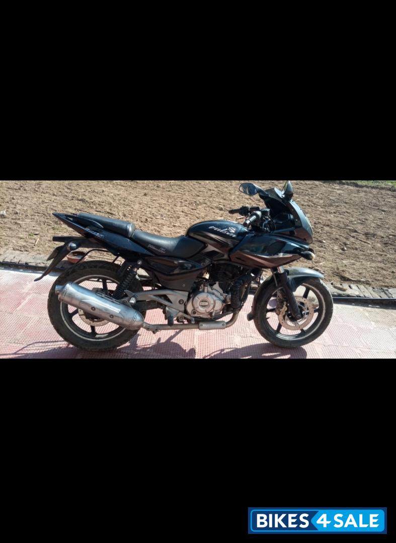 Black Bajaj Pulsar 220F