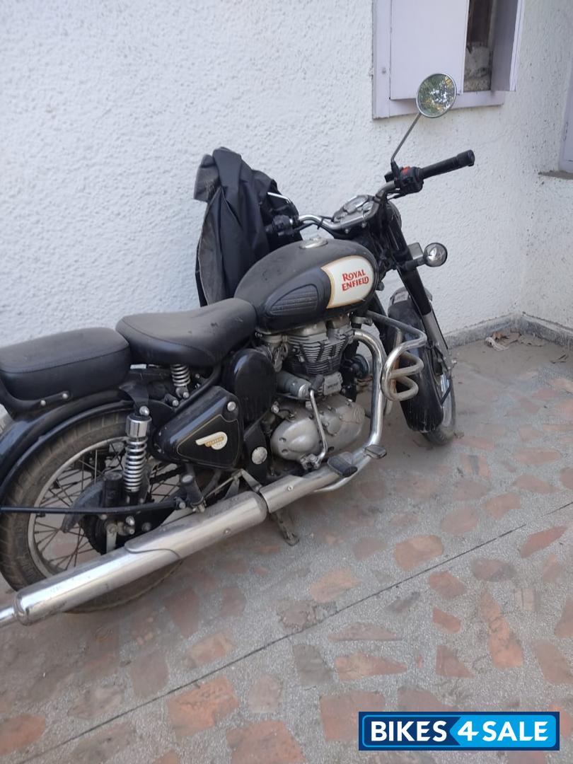 Black Royal Enfield Classic 350