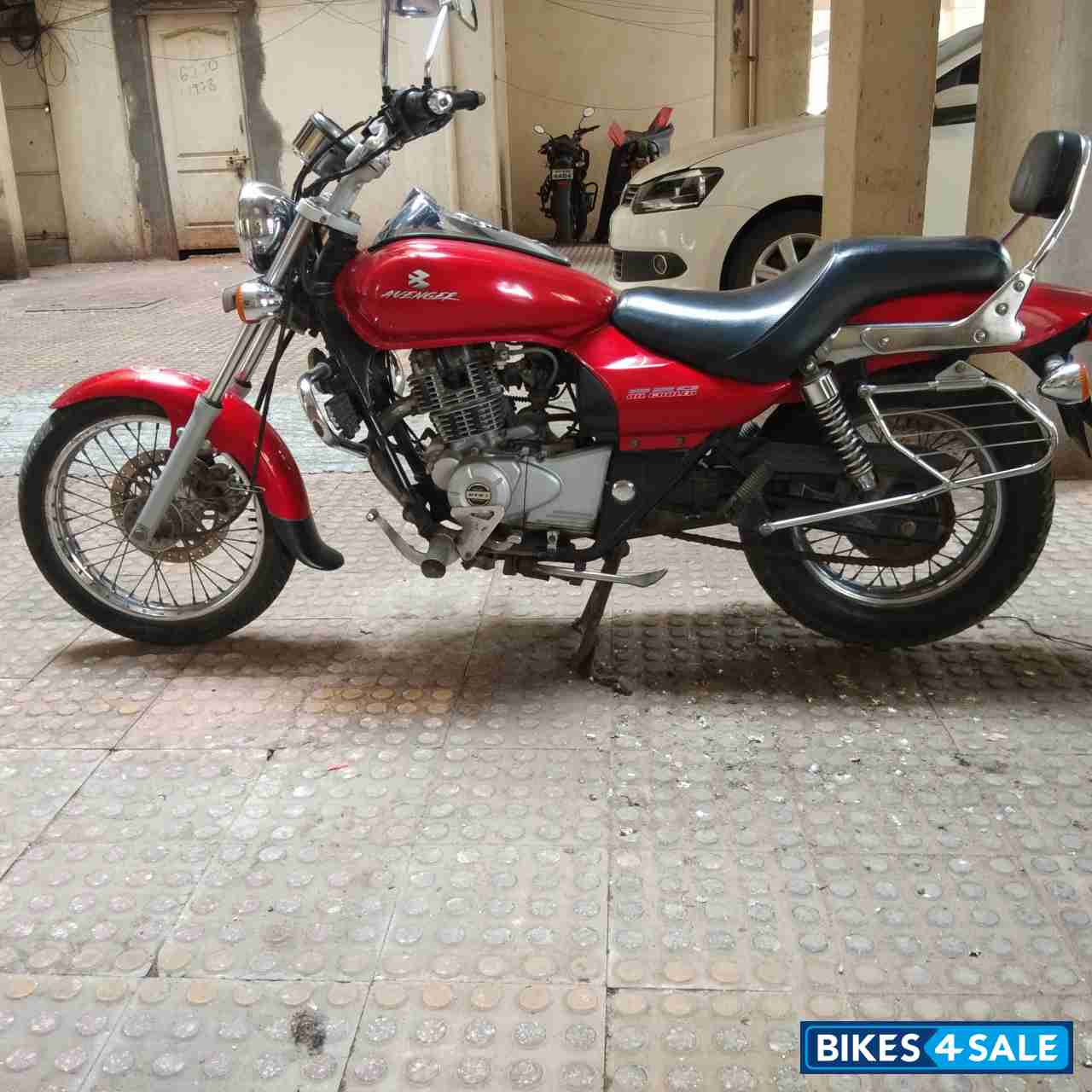Bajaj Avenger 220 DTS-i