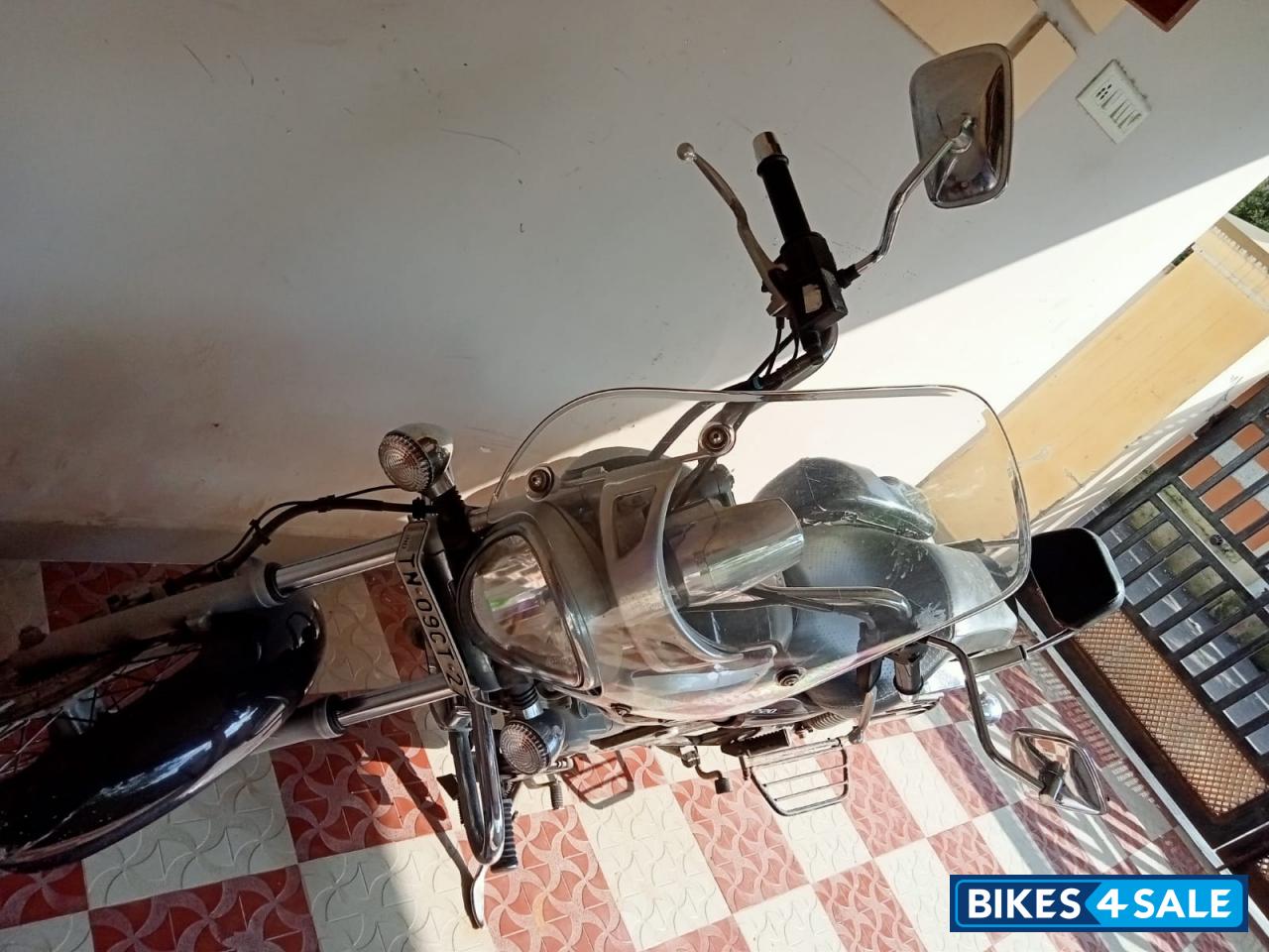 Auburn Black Bajaj Avenger Cruise 220