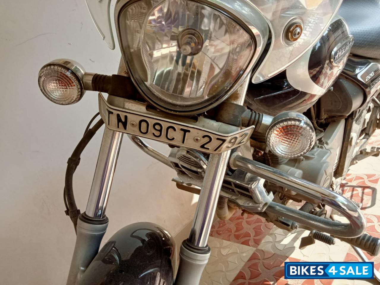 Auburn Black Bajaj Avenger Cruise 220