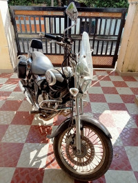 Auburn Black Bajaj Avenger Cruise 220