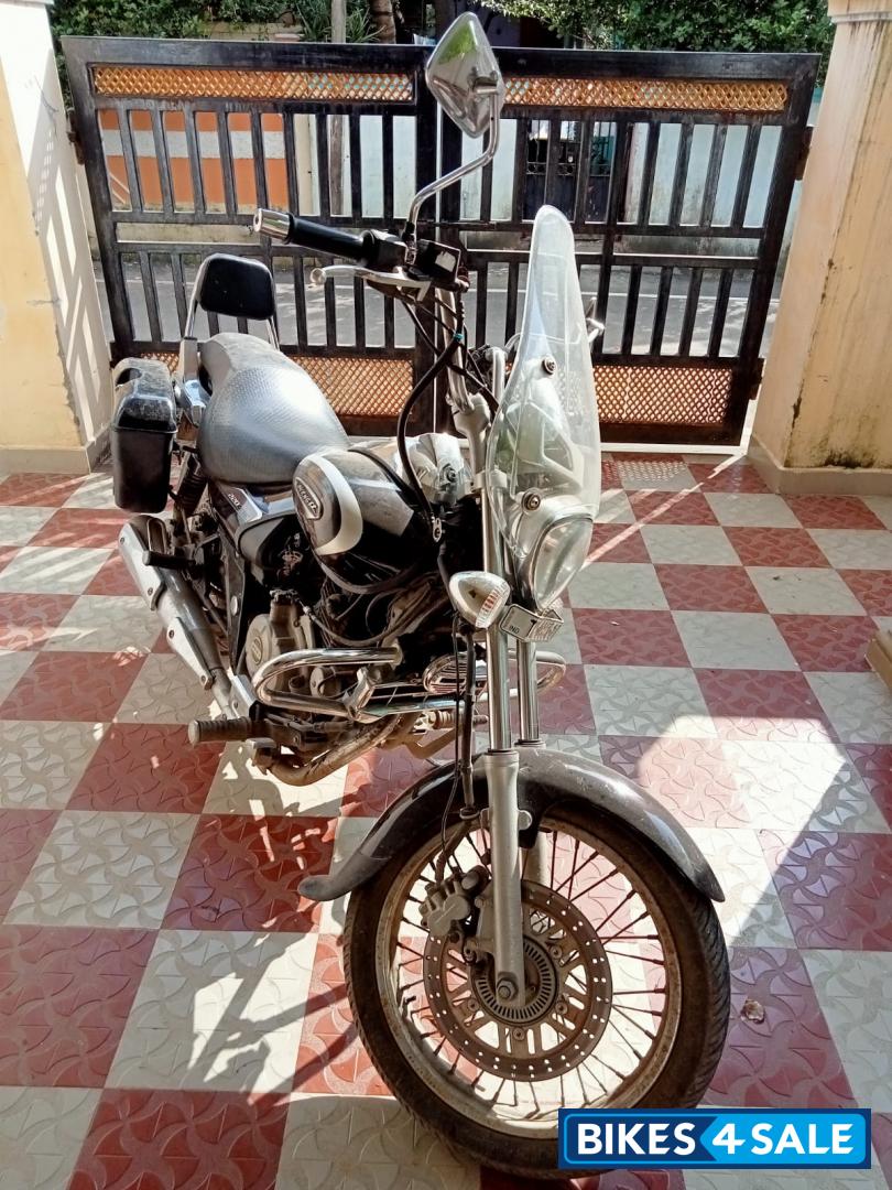 Auburn Black Bajaj Avenger Cruise 220