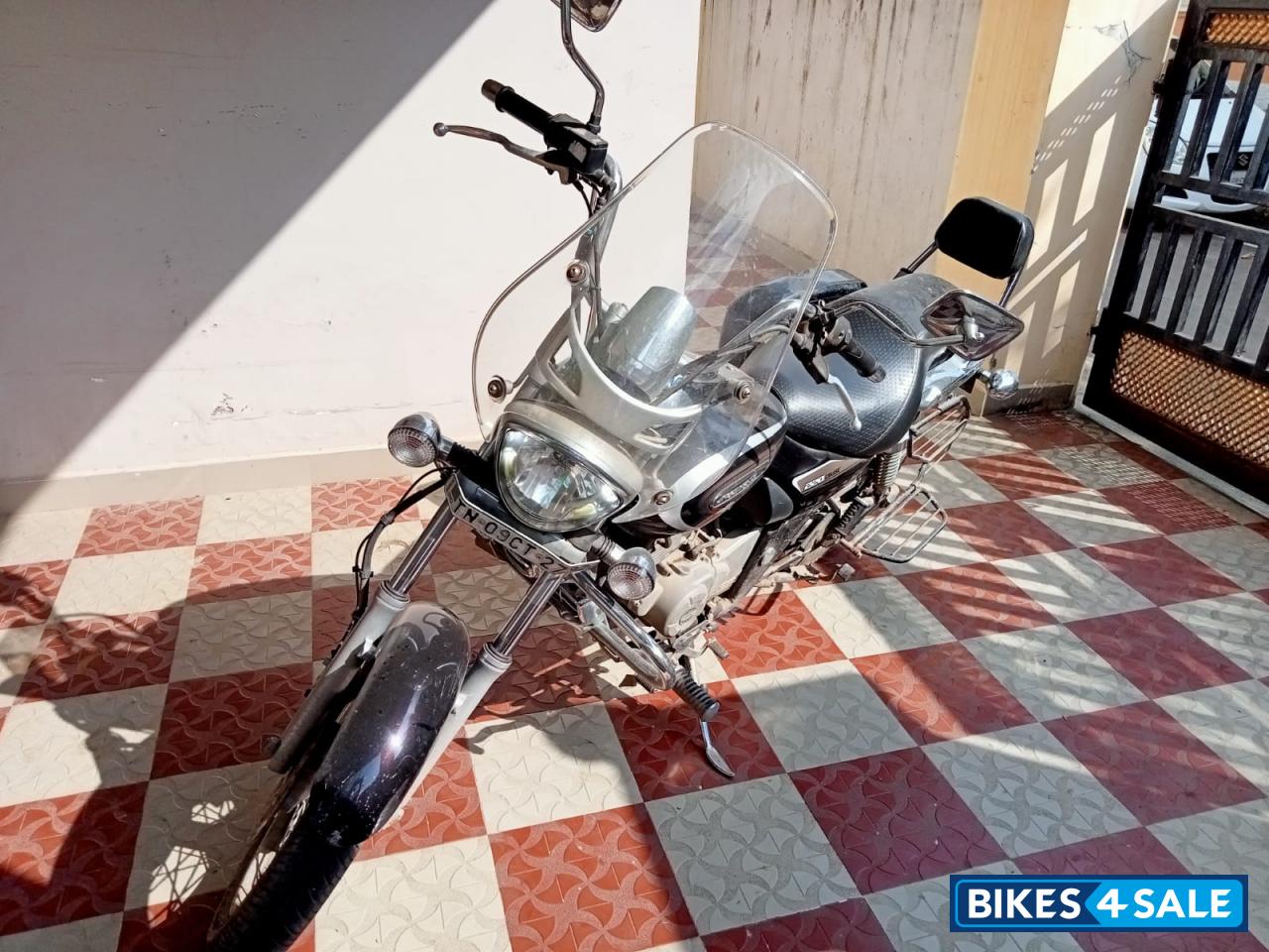 Auburn Black Bajaj Avenger Cruise 220