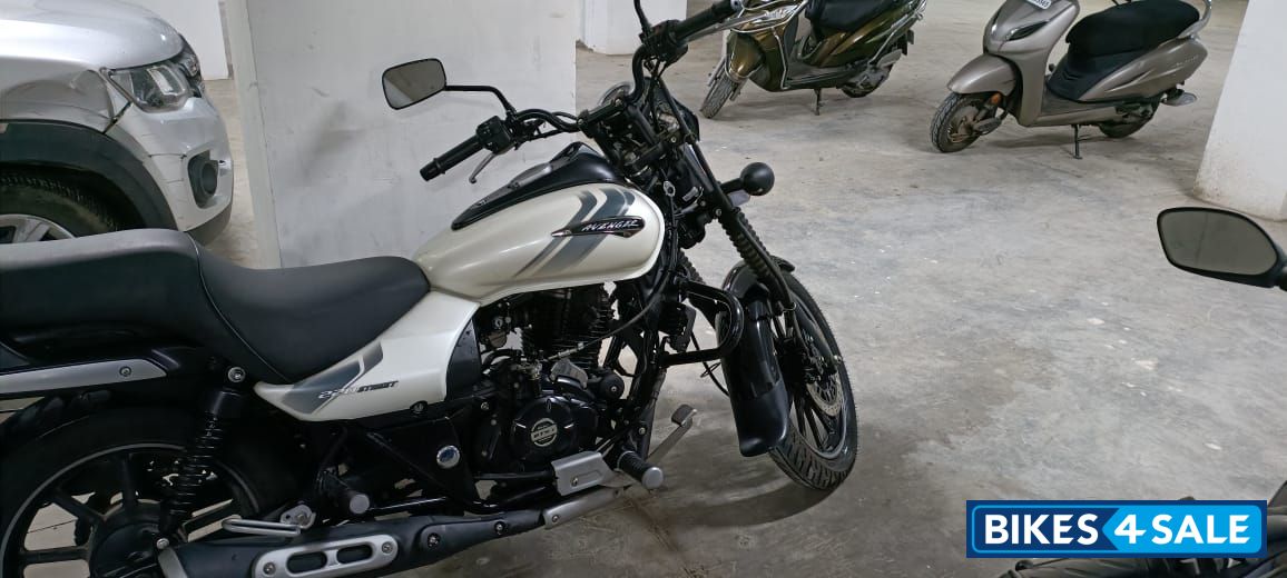Bajaj Avenger Street 220