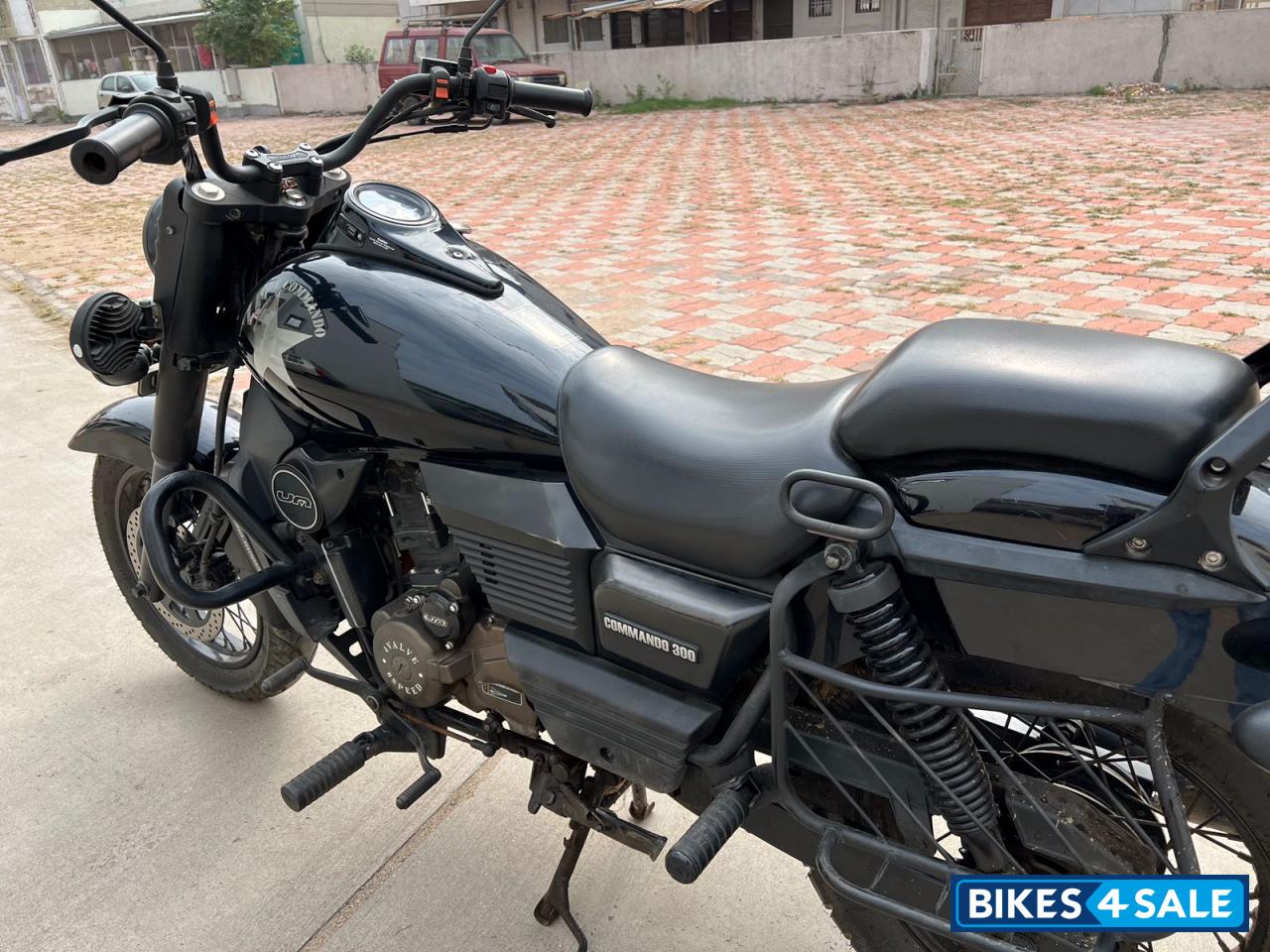 Black UM Renegade Commando