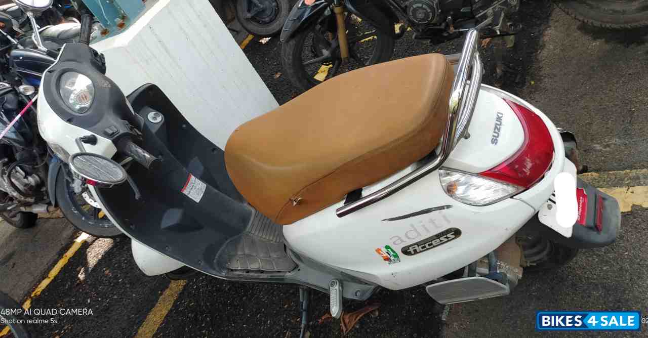 White Suzuki Access 125 Special Edition