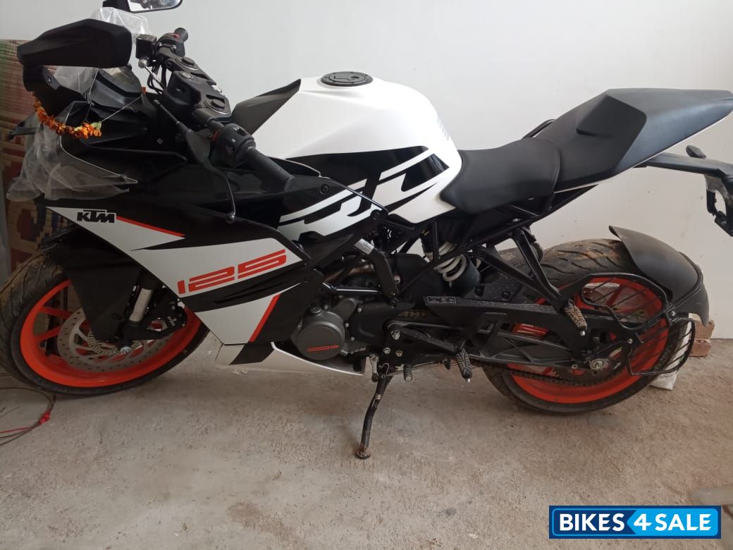 White ,black KTM RC 125