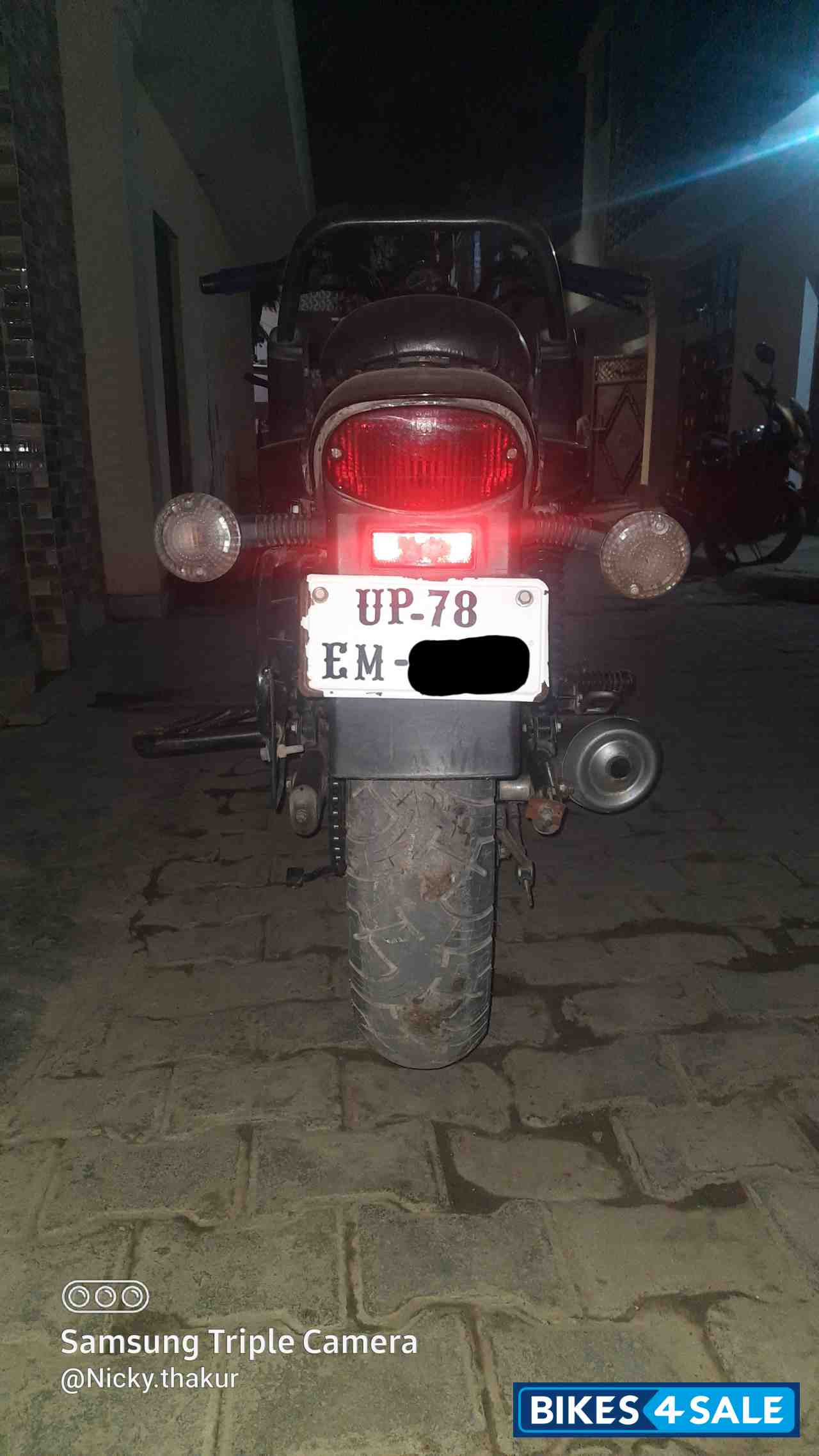 Blue Bajaj Avenger Street 150