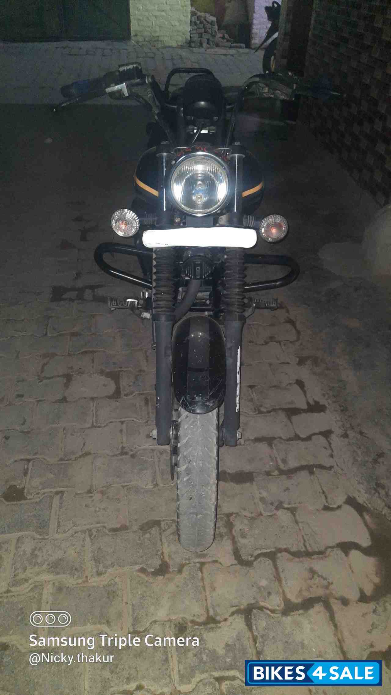 Blue Bajaj Avenger Street 150
