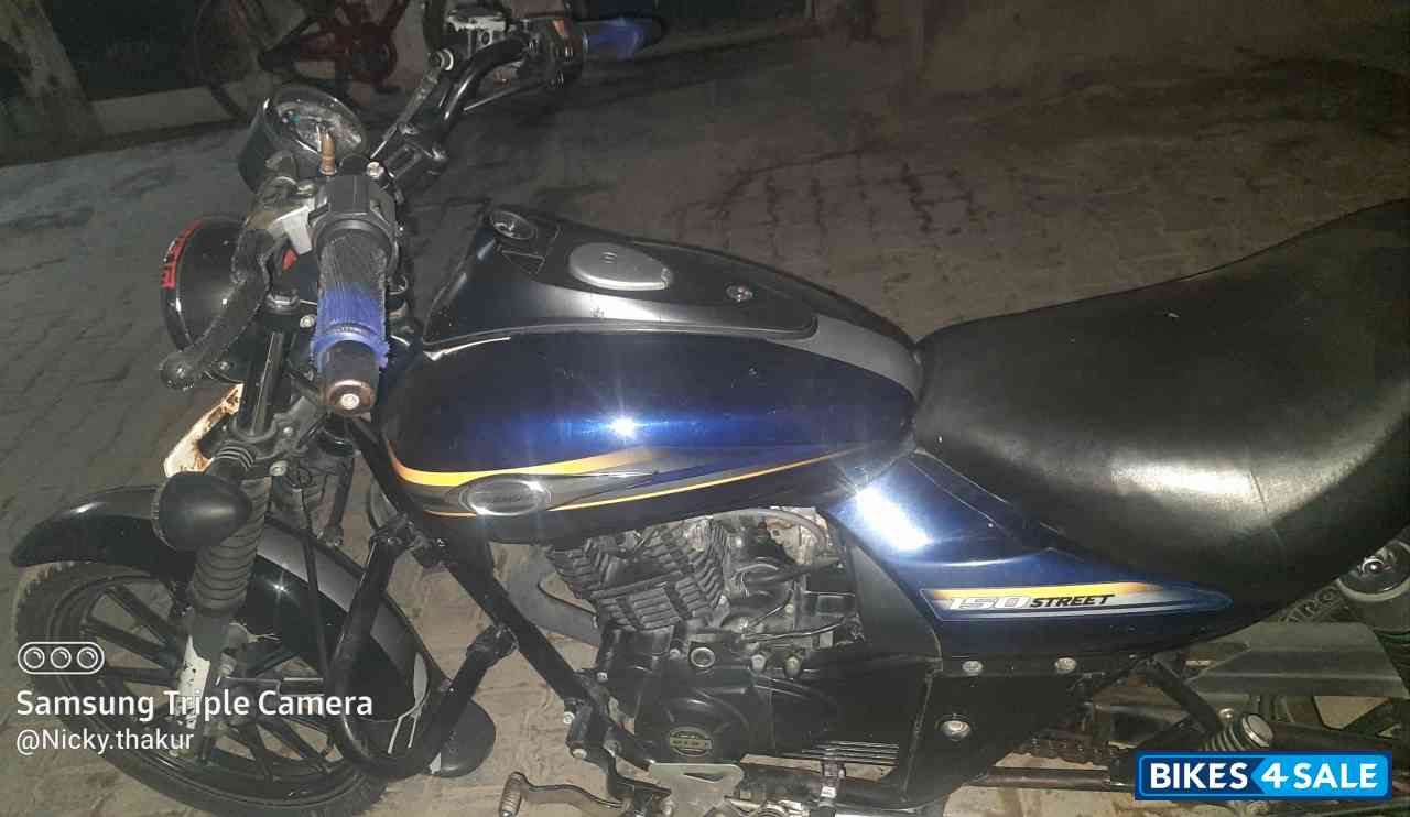 Blue Bajaj Avenger Street 150