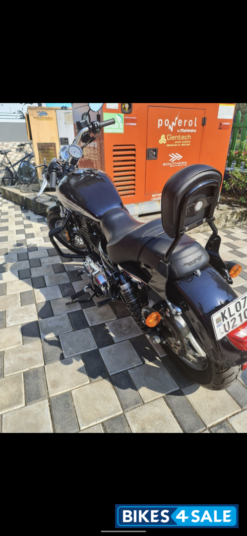 Black Harley Davidson 1200 Custom 2020