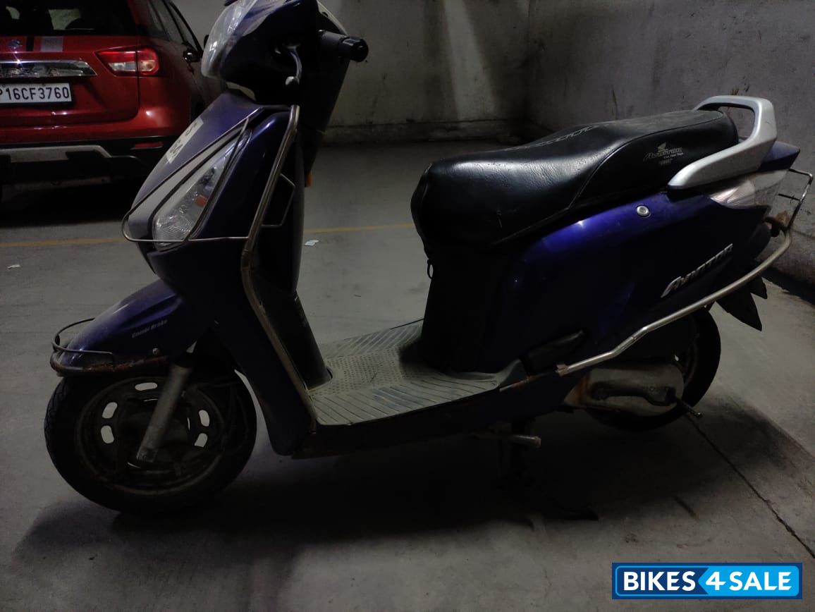 Blue Honda Aviator