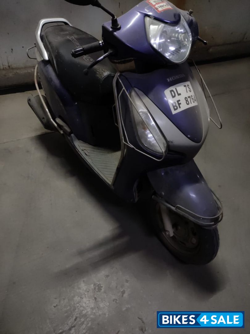 Blue Honda Aviator
