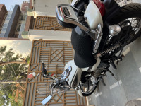 White Bajaj Avenger Cruise 220