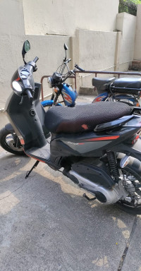 Black Aprilia SR 150