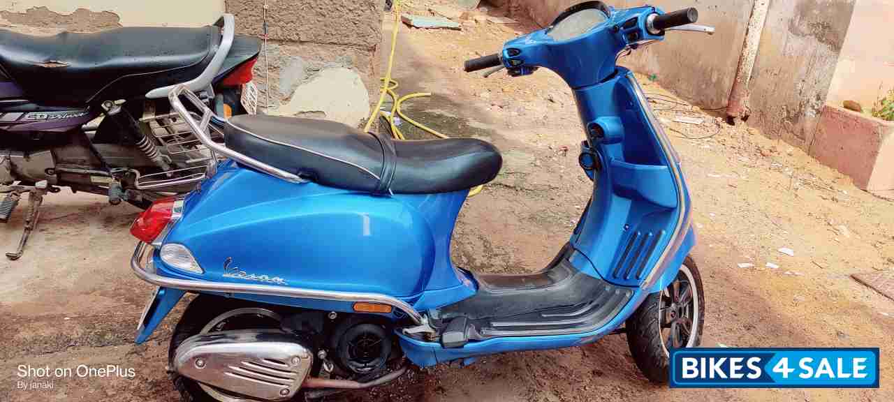 Blue Vespa SXL 125