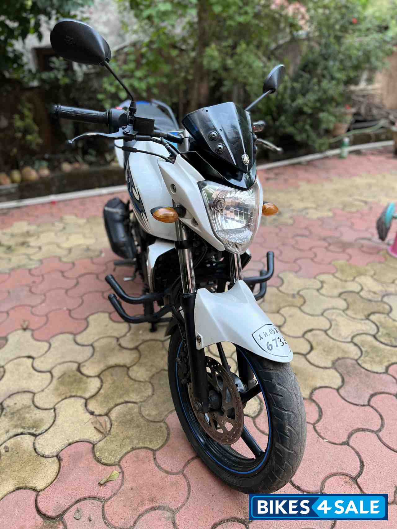 White Yamaha FZ-S