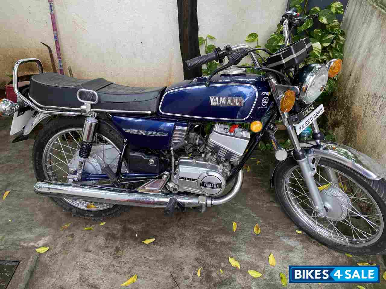 Maroon Yamaha RX 135