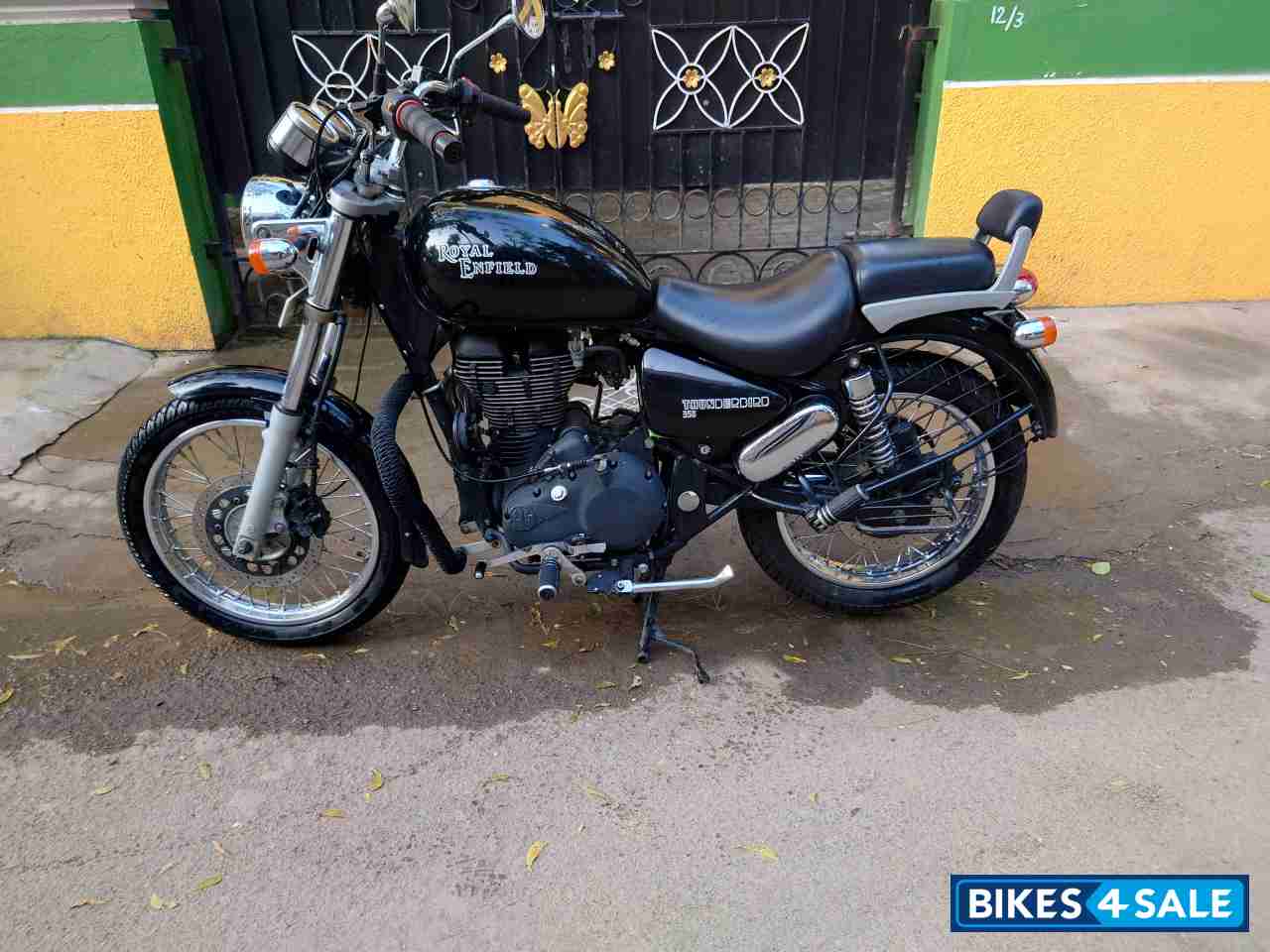 Black Royal Enfield Thunderbird 350
