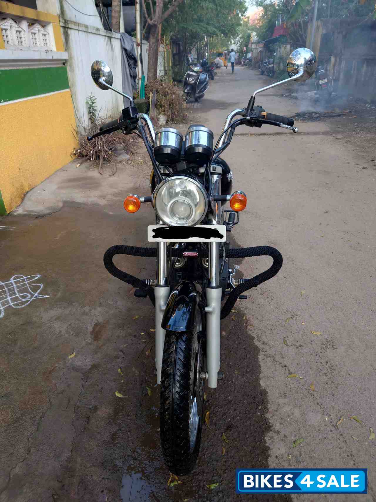Black Royal Enfield Thunderbird 350 Black Royal Enfield Thunderbird 350