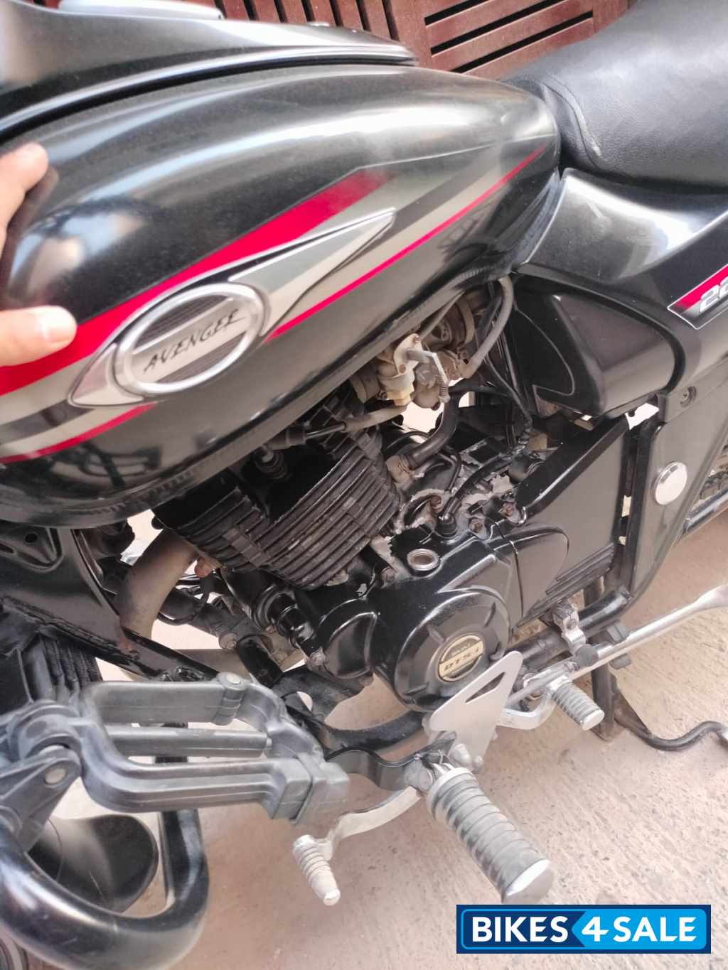 Black Bajaj Avenger Street 220