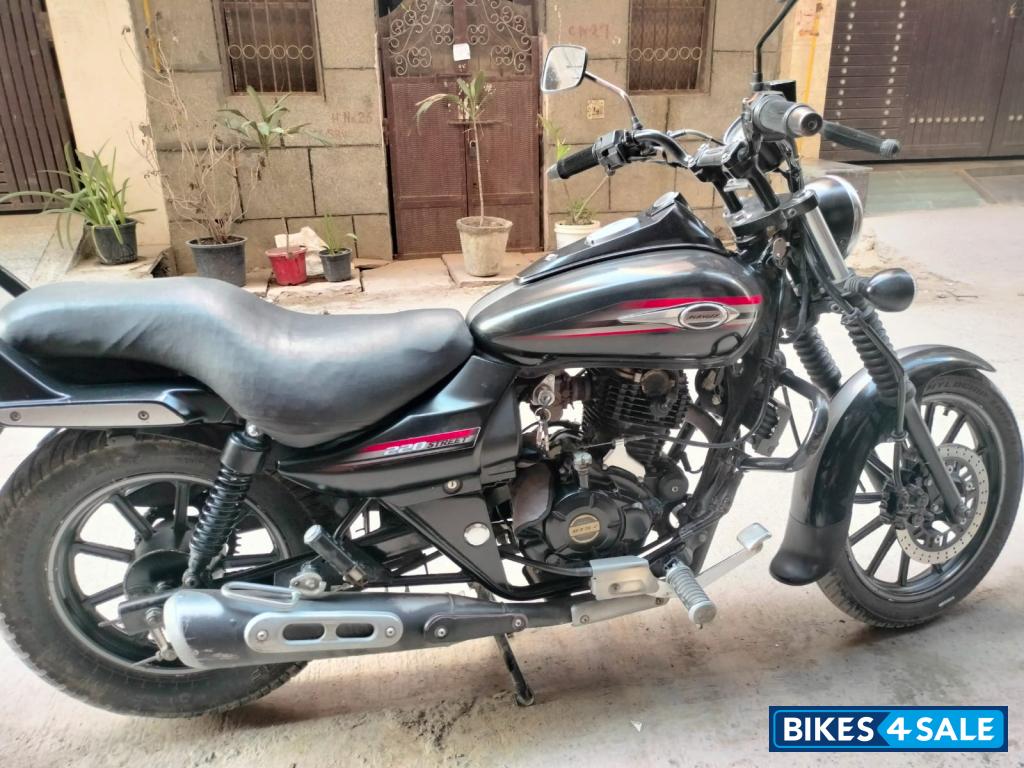 Black Bajaj Avenger Street 220