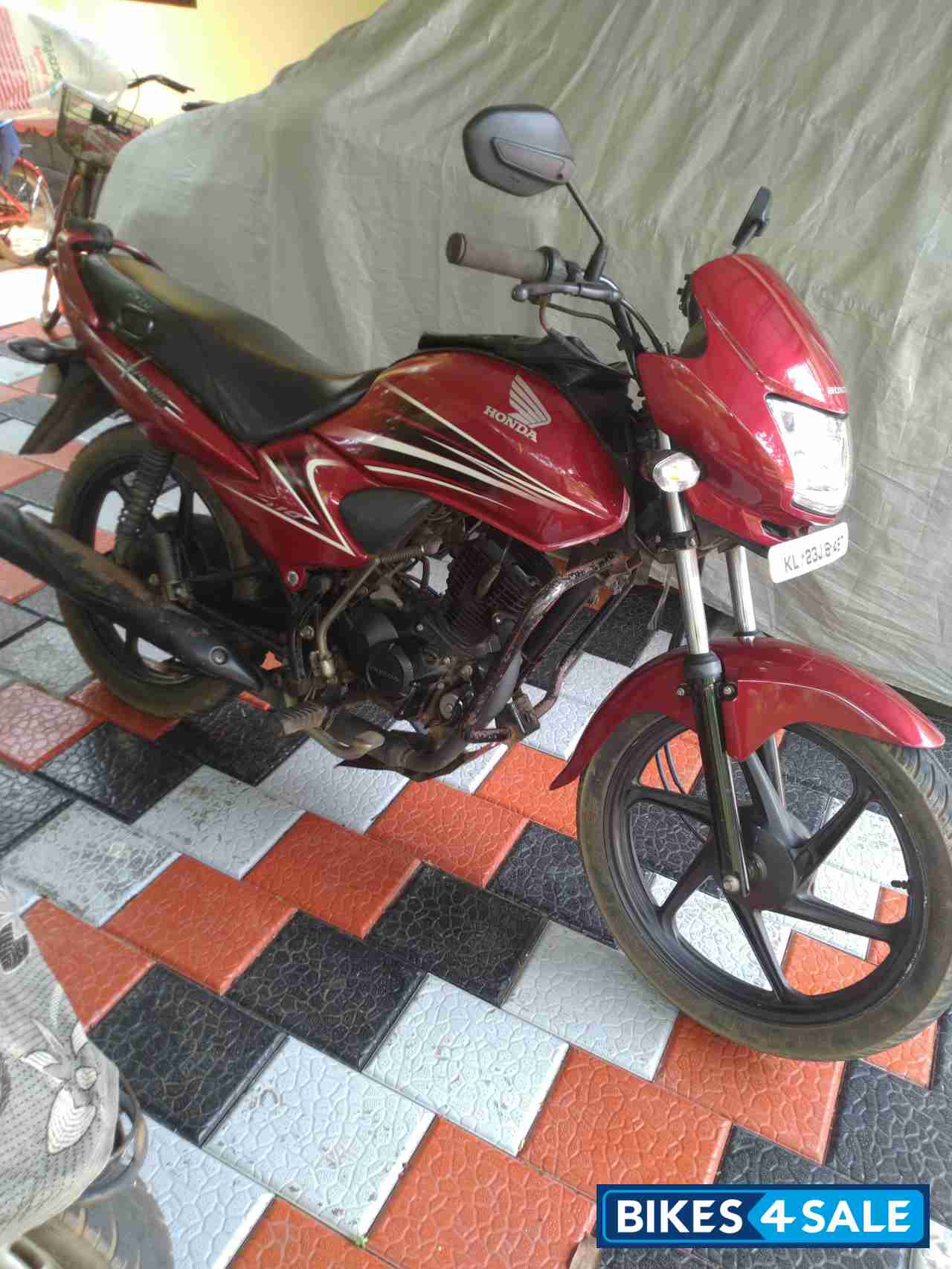 Maroon Honda Dream Yuga