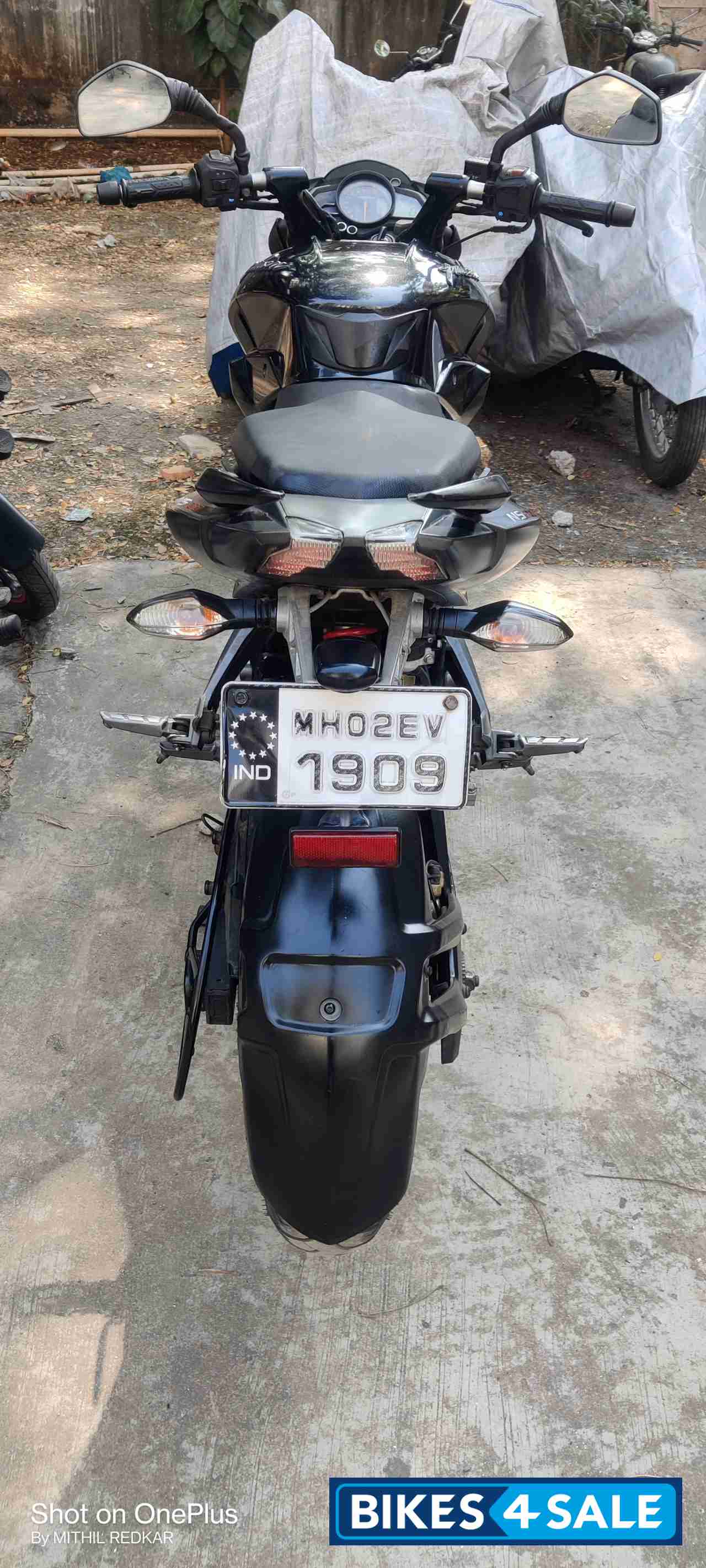 Black Bajaj Pulsar 200 NS ABS