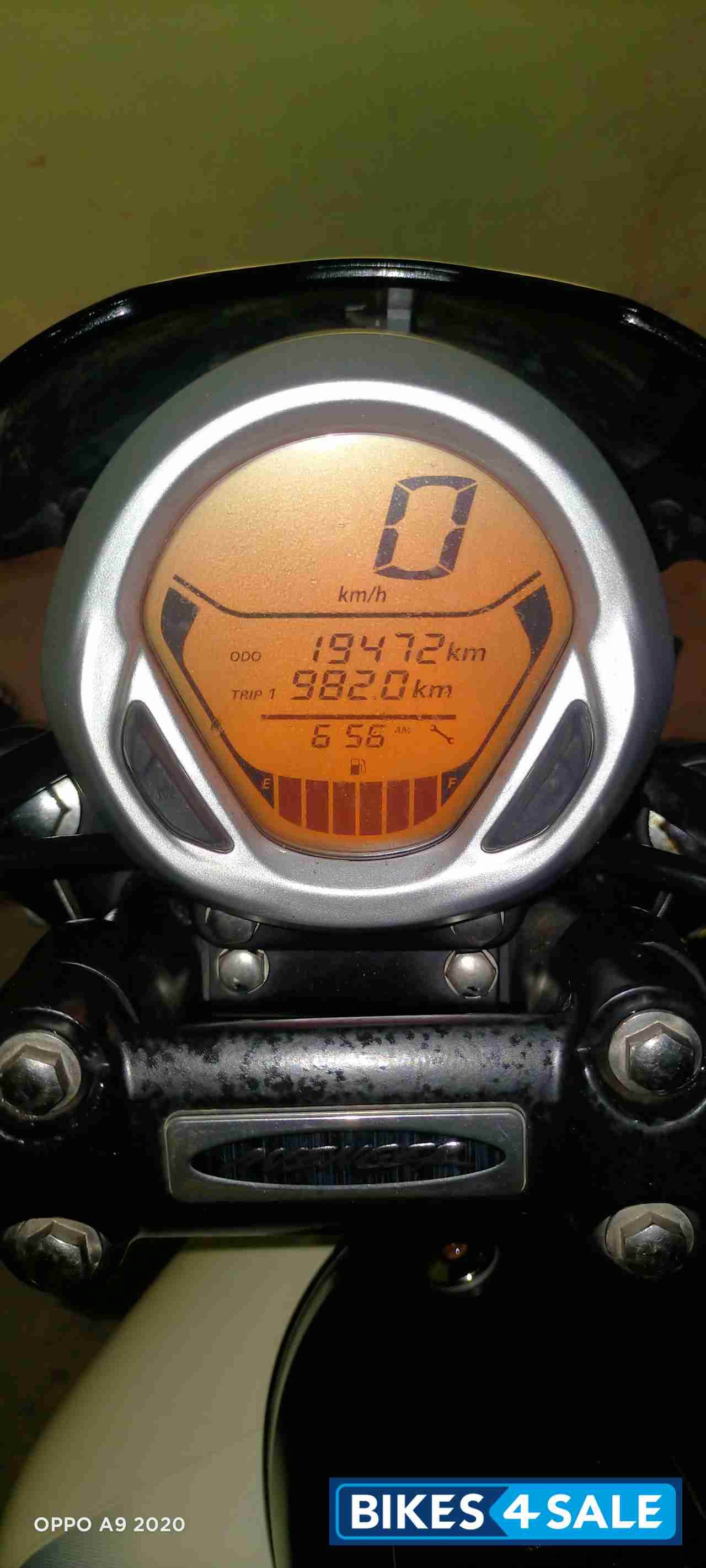 White Matte Bajaj Avenger Street 220