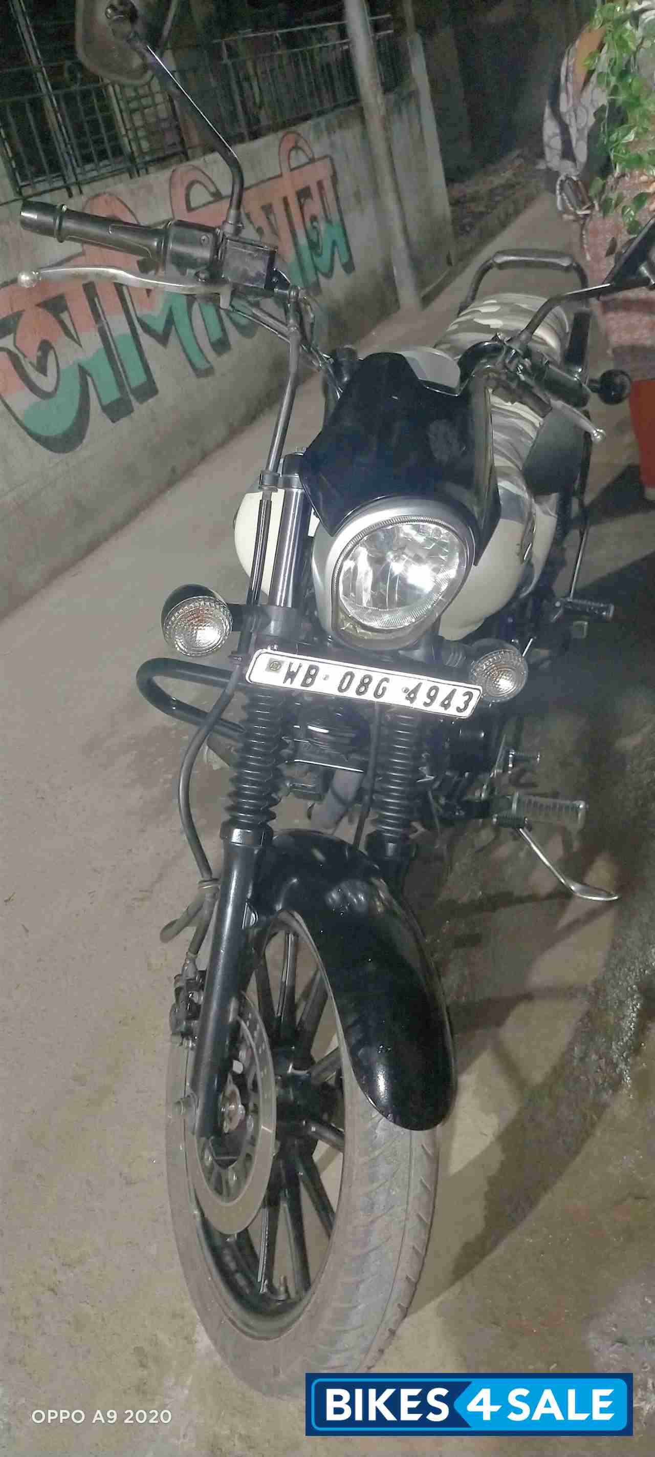 White Matte Bajaj Avenger Street 220 White Matte Bajaj Avenger Street 220
