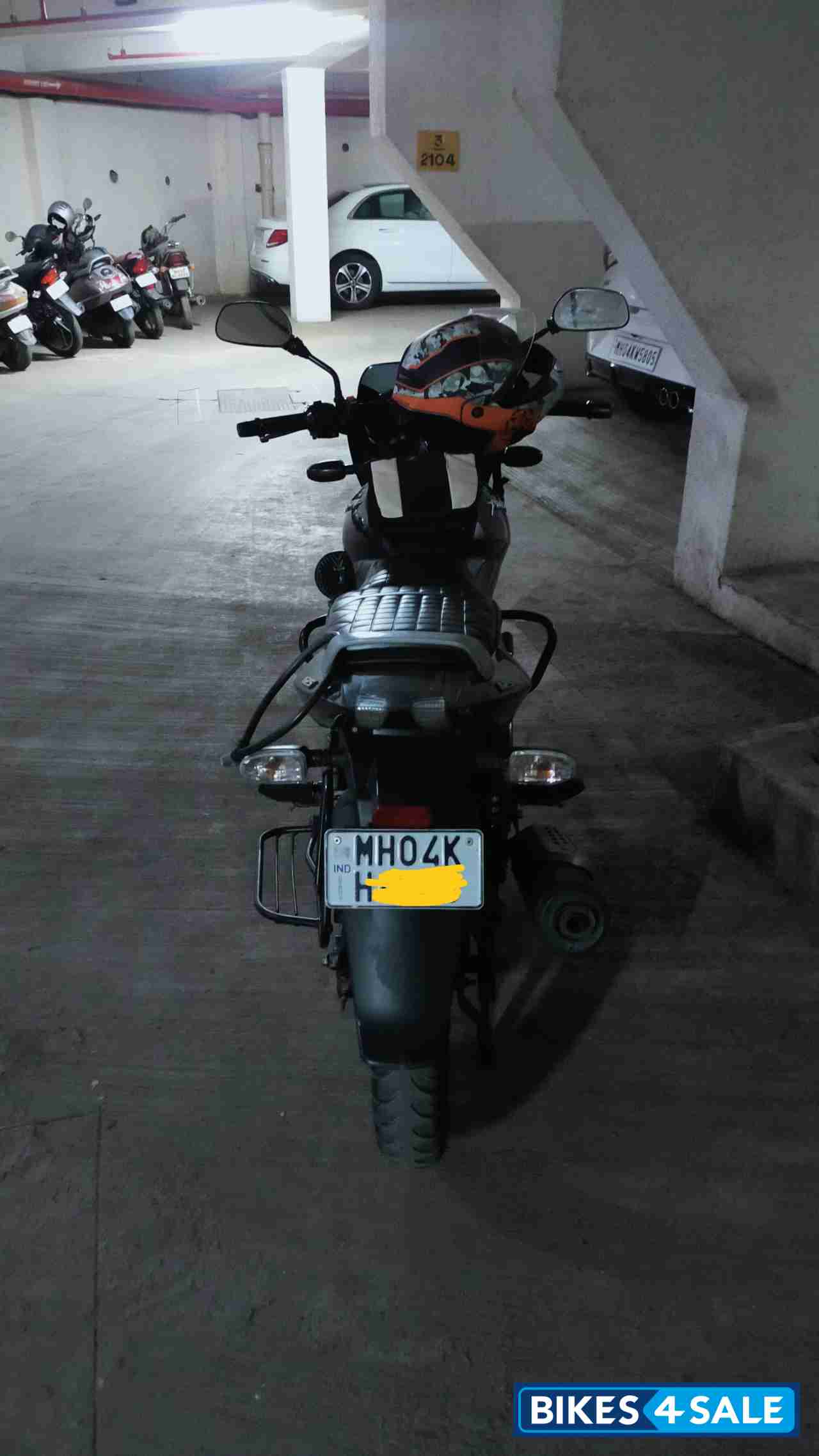 Balck Bajaj Pulsar 125 Neon